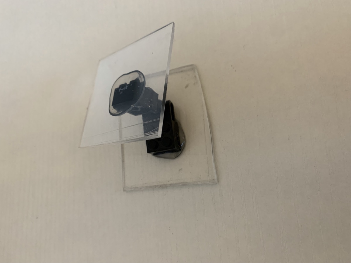 Wall mount with clear pads